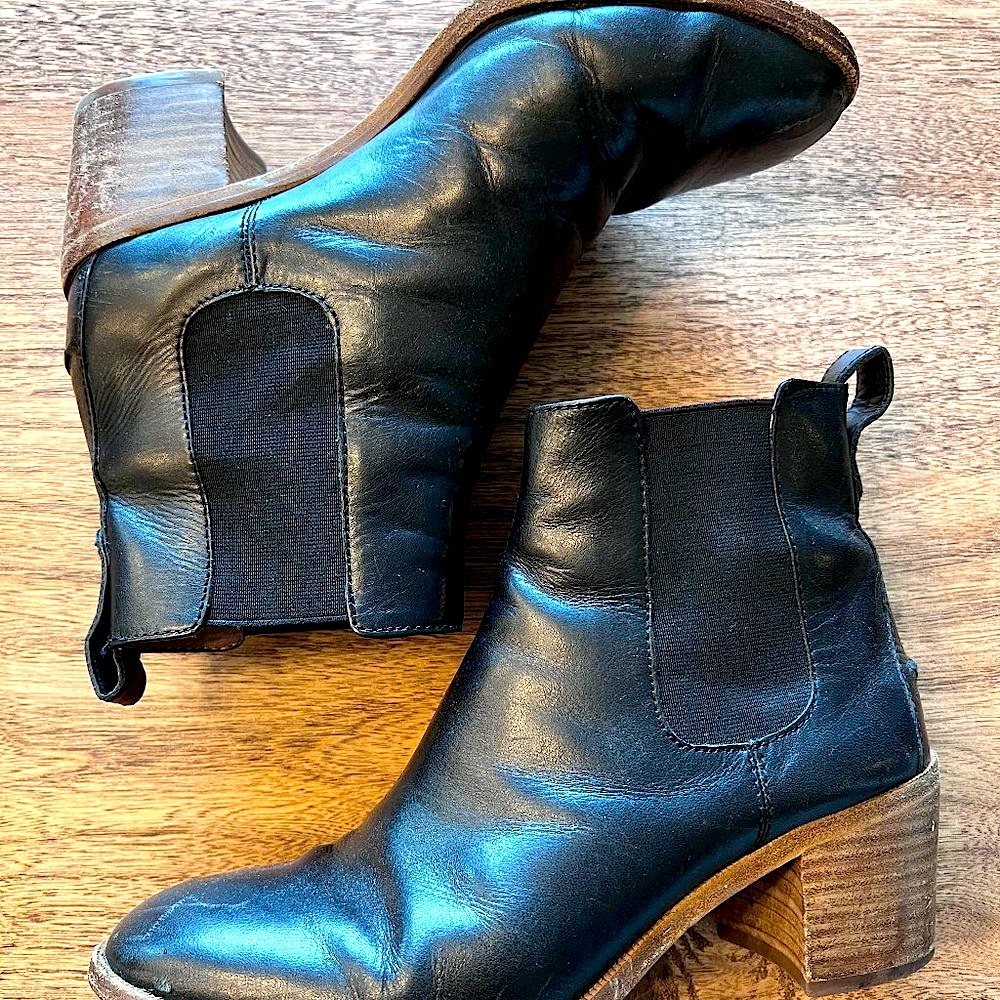 Madewell Leather Heeled Chelsea Boots - 8.5